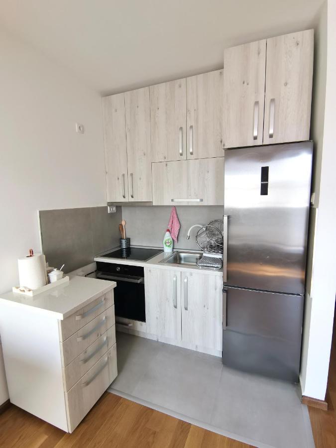 Appartement Stan Na Dan M à Novi Sad Extérieur photo